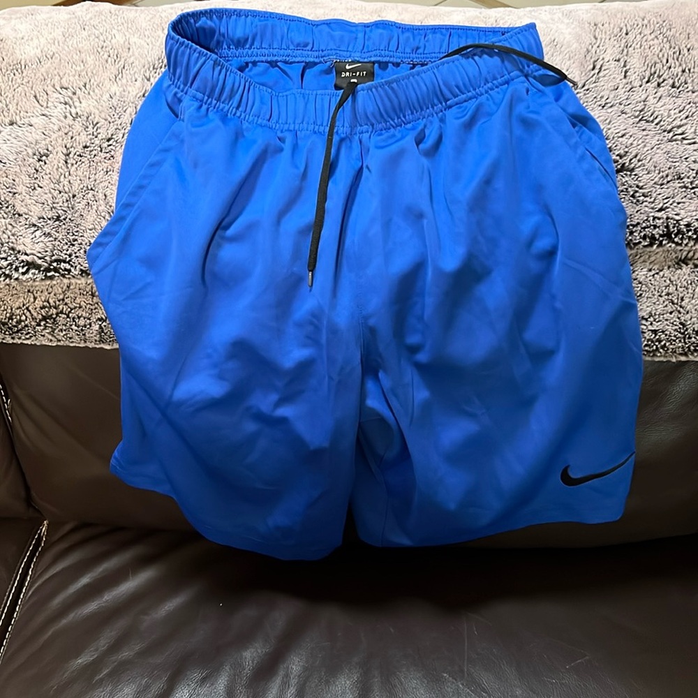 Nike men’s medium basketball shorts